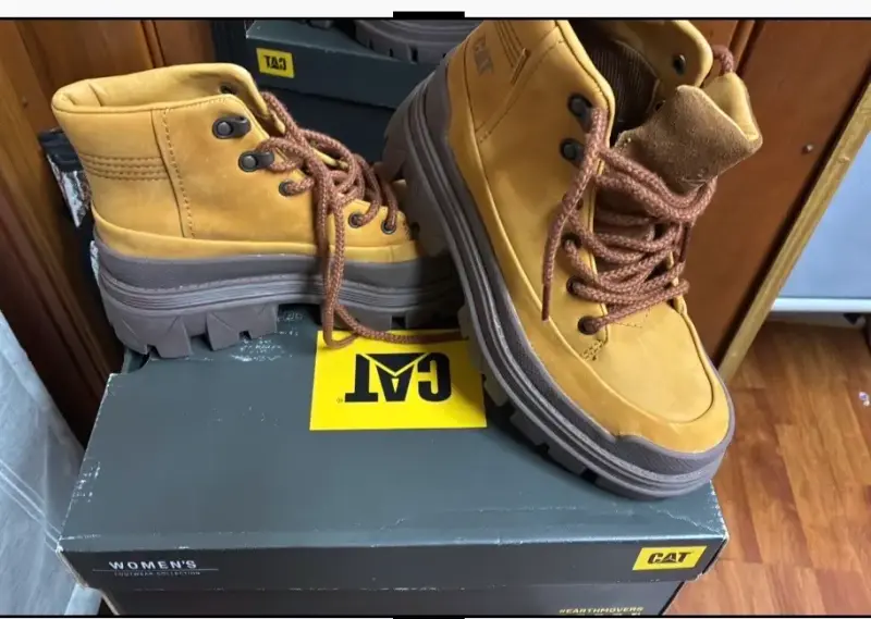 Botas de Mujer CAT Amarillas con Plataforma