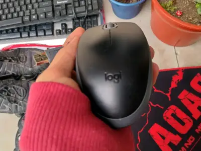 Mouse Logitech USB con alfombrilla gaming - miniatura 1