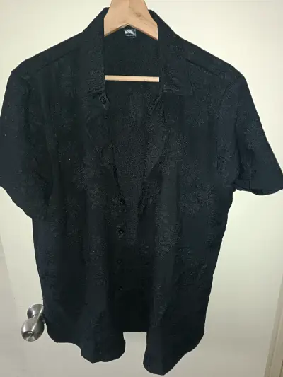 Camisa negra de encaje para hombre - miniatura 1