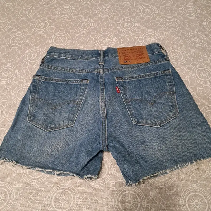 Shorts de mezclilla Levi's 505C desgastados - 2