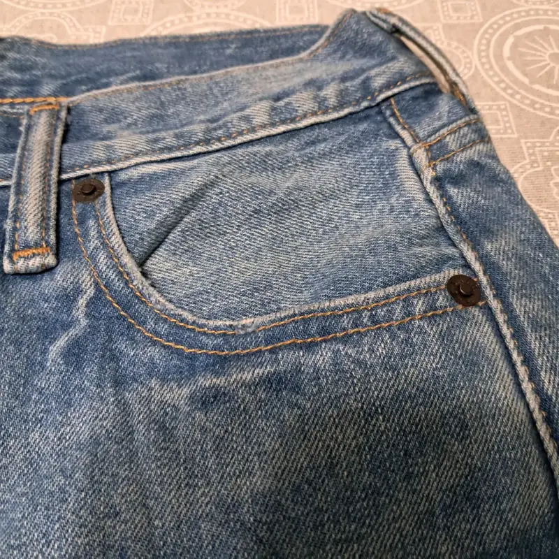 Shorts de mezclilla Levi's 505C desgastados - 5