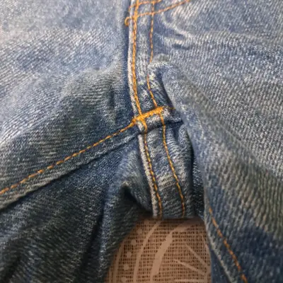 Shorts de mezclilla Levi's 505C desgastados - miniatura 6