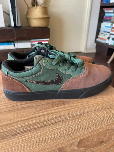 Zapatillas Nike SB Chron 2 Verde y Marrón - miniatura 1