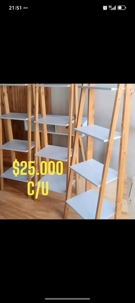 Mueble de TV blanco con espejo y patas de madera - 2