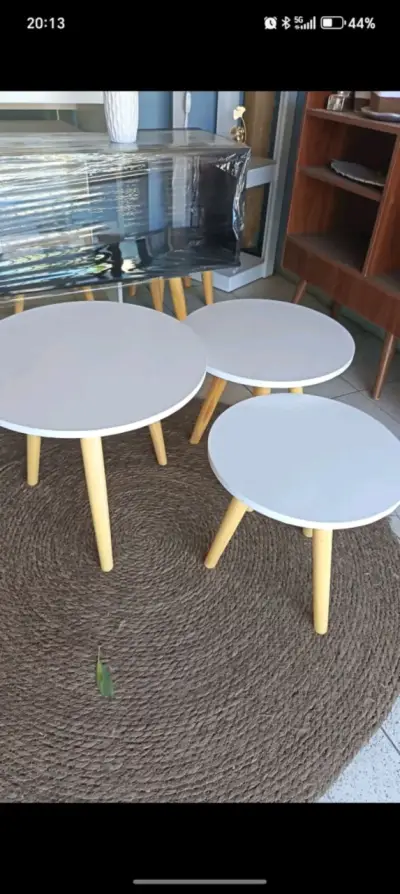 Mueble de TV blanco con espejo y patas de madera - miniatura 6