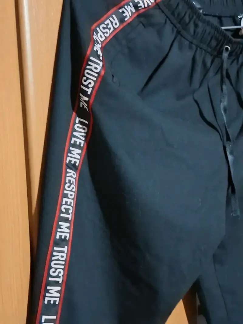 Pantalones deportivos negros Bershka con cinta lateral - 2