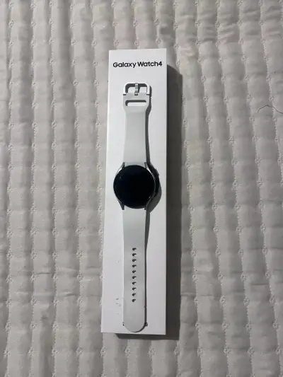 Samsung Galaxy Watch4 Blanco en Buen Estado - miniatura 1