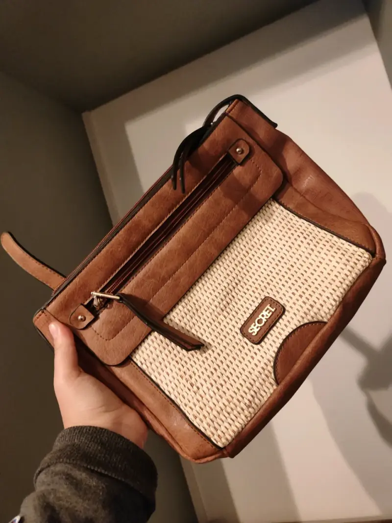 Cartera de cuero marrón con diseño tejido Secret - 2