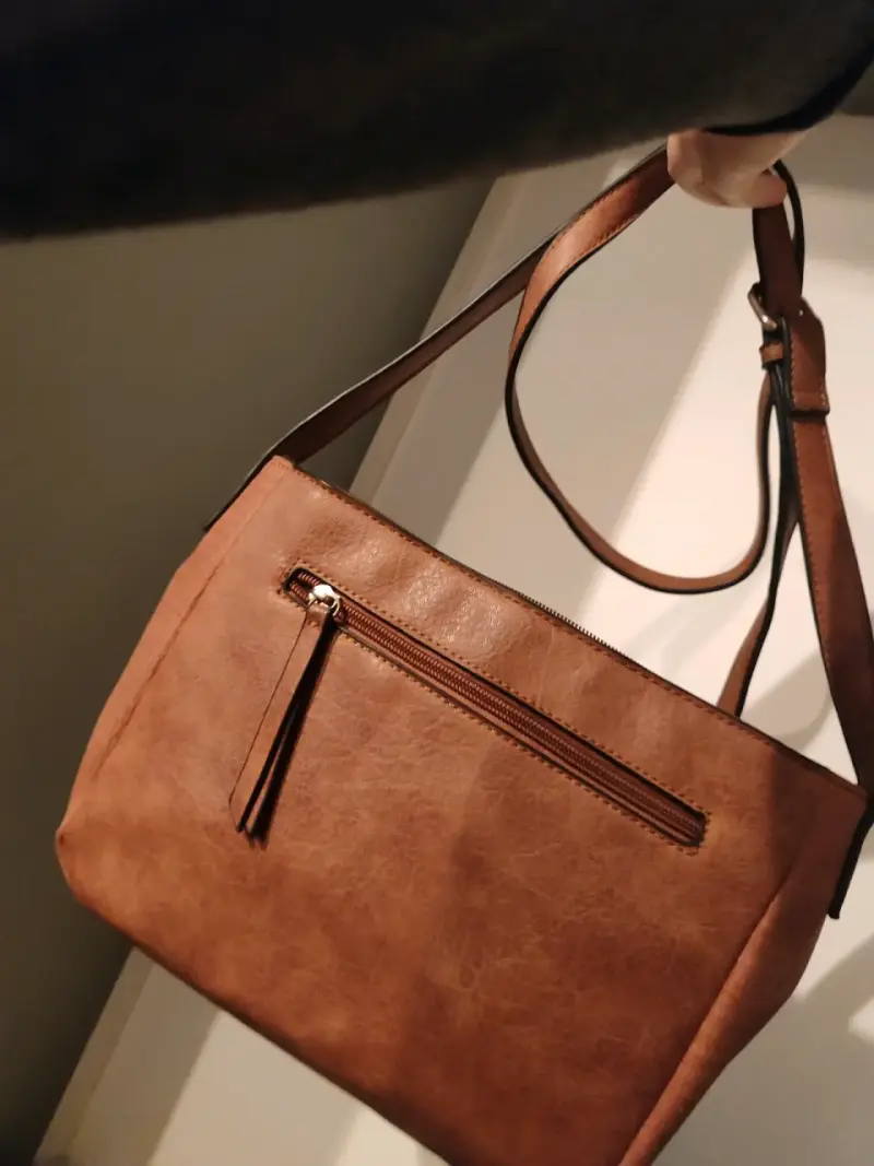 Cartera de cuero marrón con diseño tejido Secret - 3