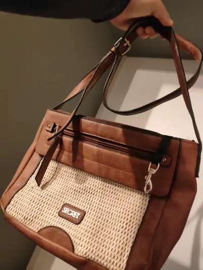 Cartera de cuero marrón con diseño tejido Secret - miniatura 5