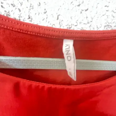 Blusa sin mangas roja de mujer marca Only - miniatura 3