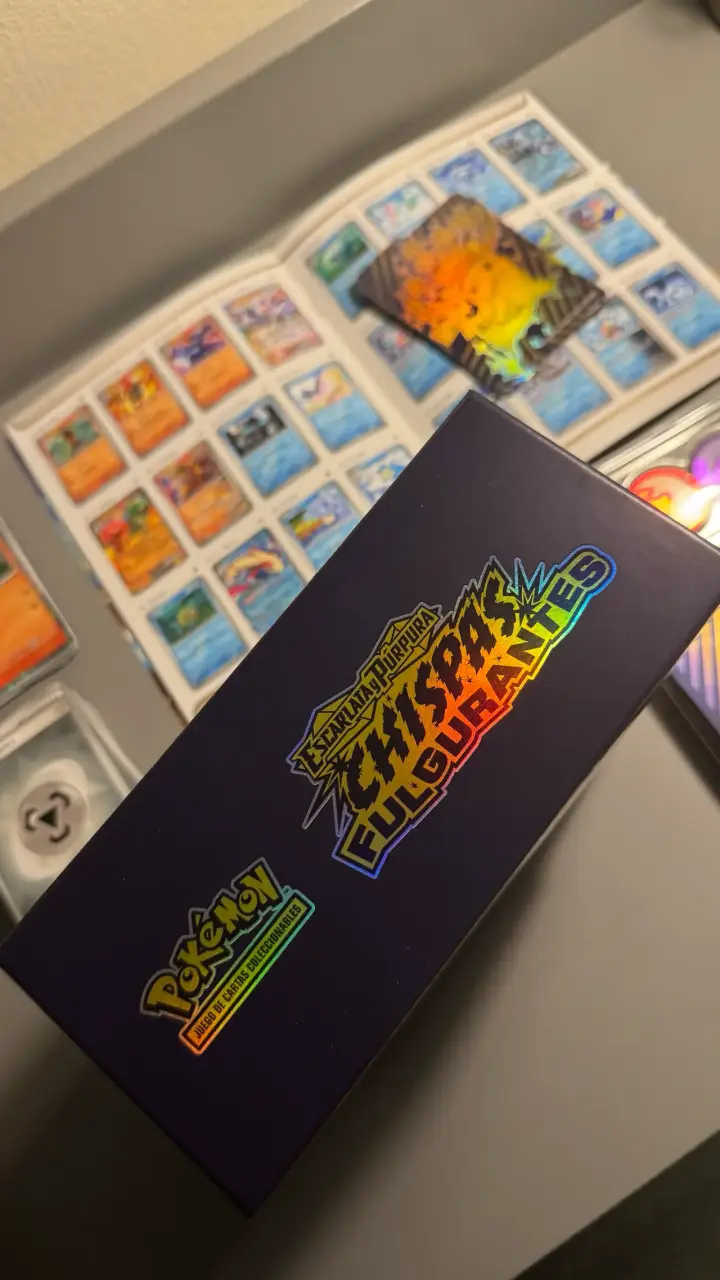 Caja de cartas Pokémon Chispas Fulminantes - 2