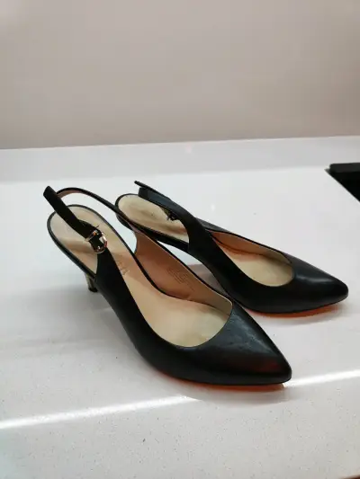 Zapatos de tacón negro elegantes para mujer - miniatura 2