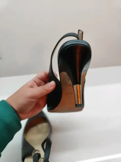 Zapatos de tacón negro elegantes para mujer - miniatura 4