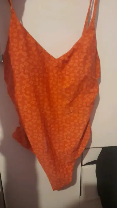 Traje de baño entero naranja con estampado floral - miniatura 1