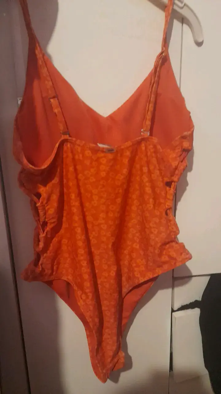 Traje de baño entero naranja con estampado floral - 2