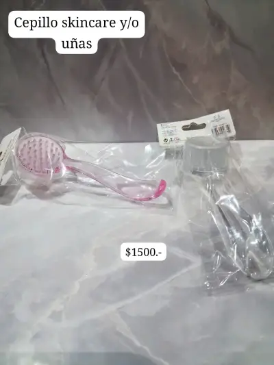 Cepillo y cintillo para skincare y uñas - miniatura 1