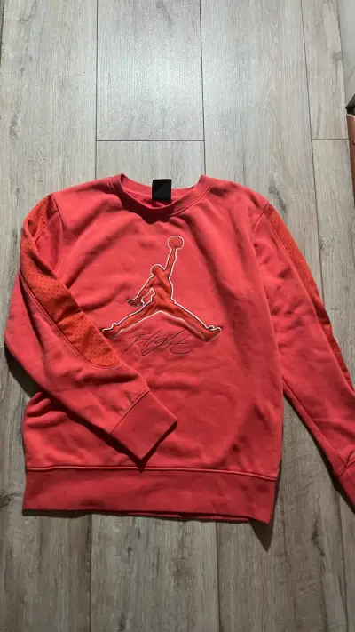 Polerón rojo Jordan con logo bordado - miniatura 1