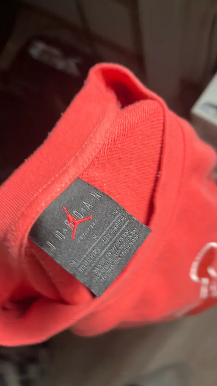 Polerón rojo Jordan con logo bordado - 3