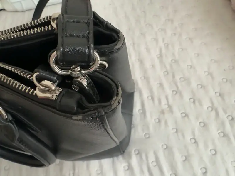 Bolso de cuero negro Prada elegante - 4