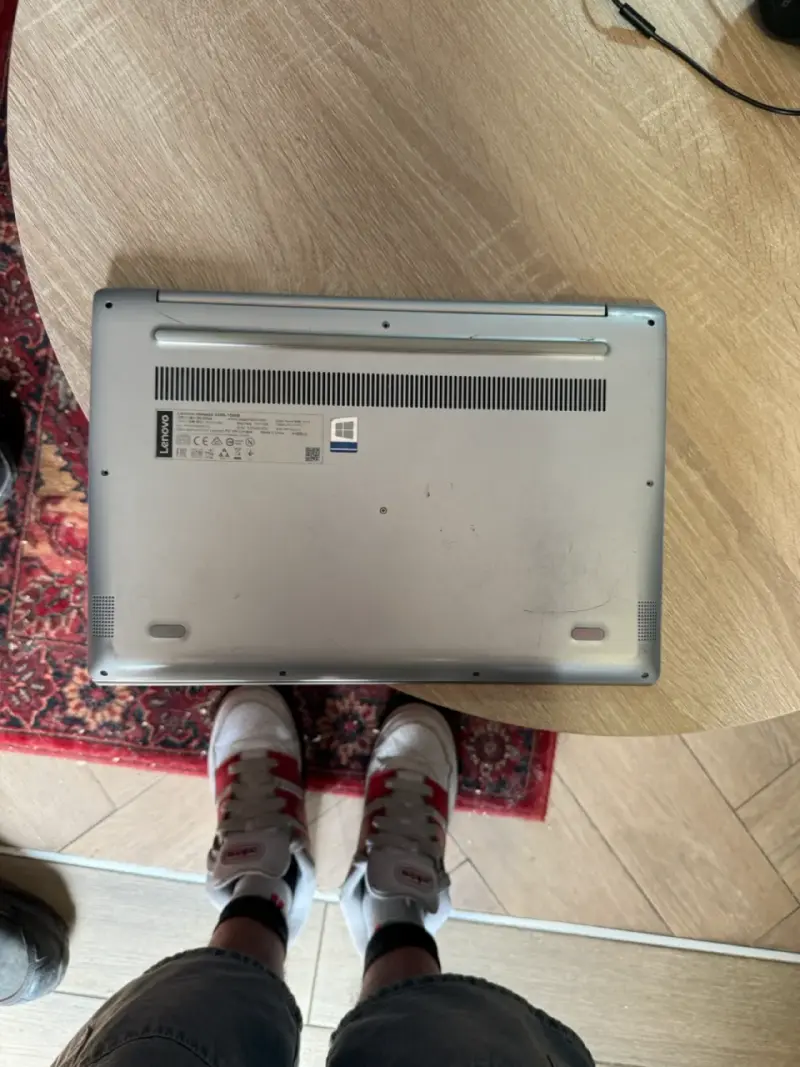 Laptop Lenovo con Intel Core i5 y 20GB RAM - 2