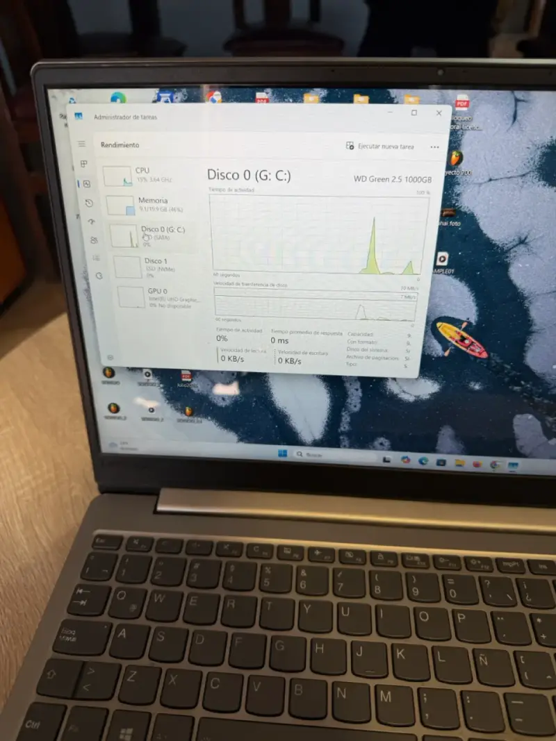 Laptop Lenovo con Intel Core i5 y 20GB RAM - 3