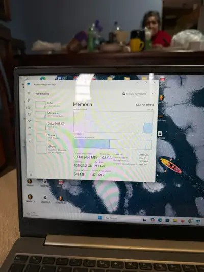 Laptop Lenovo con Intel Core i5 y 20GB RAM - miniatura 4