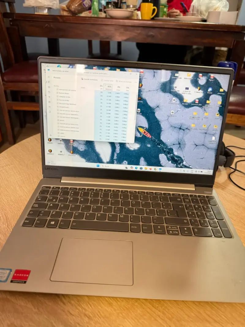 Laptop Lenovo con Intel Core i5 y 20GB RAM - 5