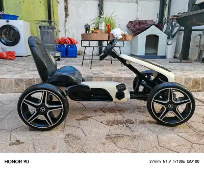 Kart a pedales infantil con diseño deportivo - miniatura 9