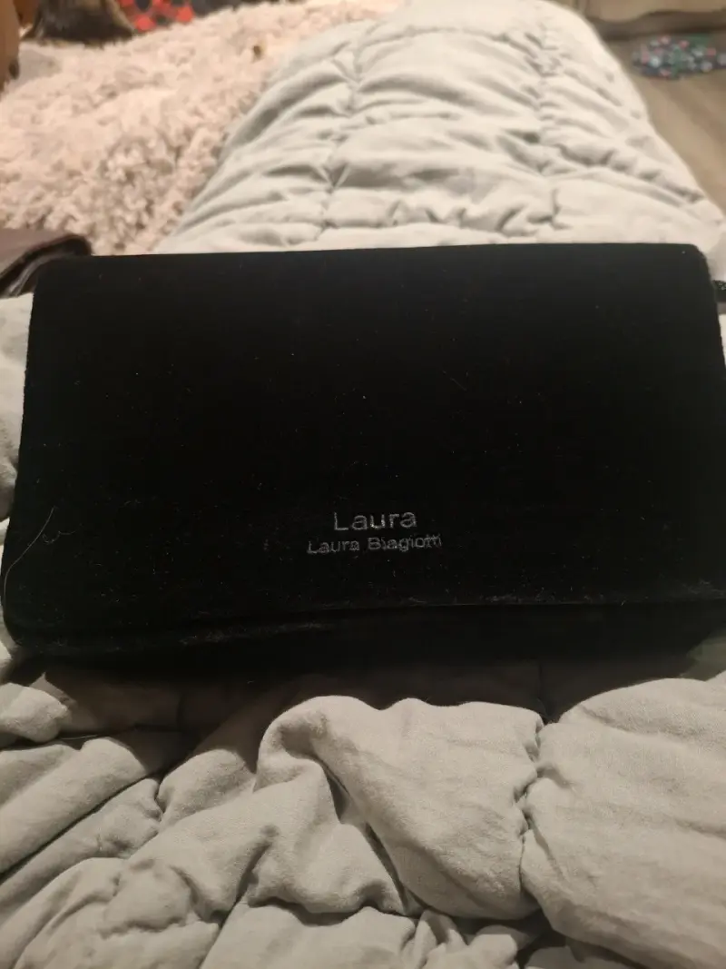 Cartera negra Laura Biagiotti con cadena elegante - 1