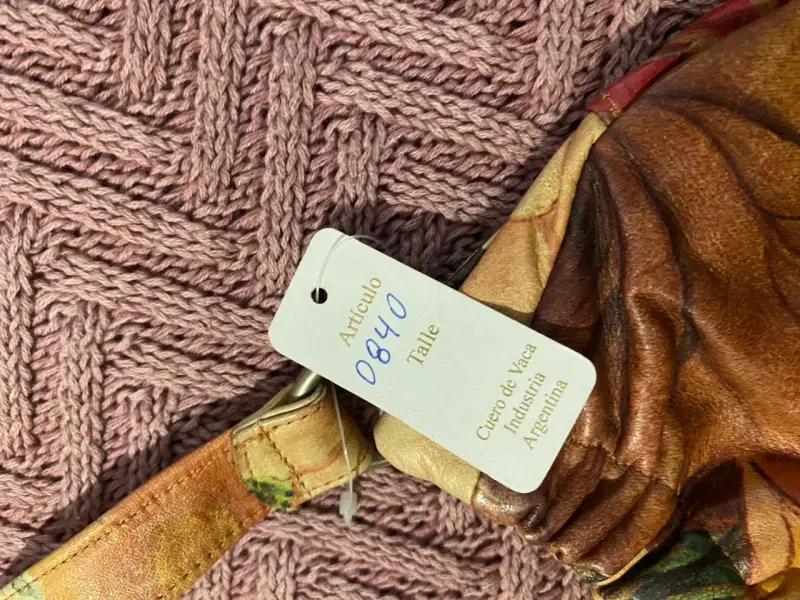 Cartera de cuero con diseño floral - 4