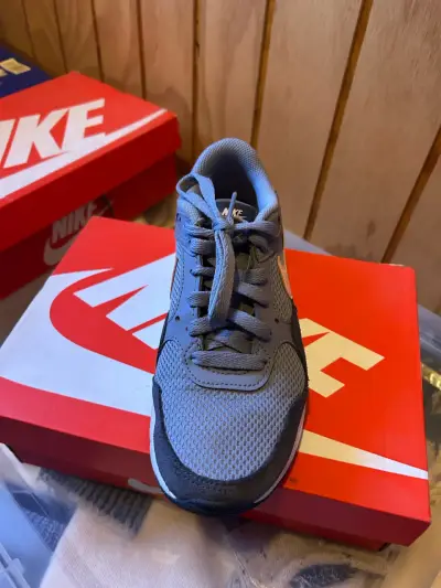 Zapatillas deportivas Nike azul y rosa para mujer - miniatura 2