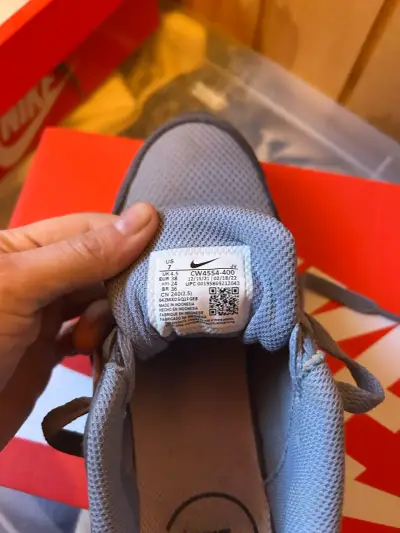 Zapatillas deportivas Nike azul y rosa para mujer - miniatura 4