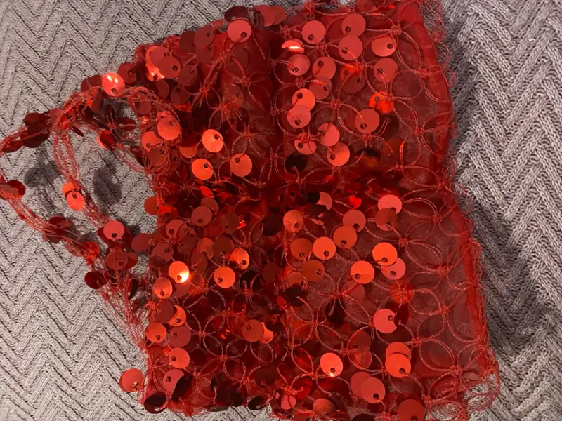Bolso de mano rojo con lentejuelas brillantes - 1
