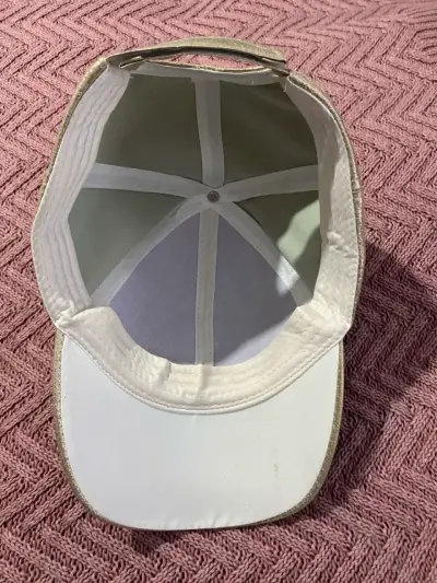 Gorra dorada metálica estilo casual - miniatura 3