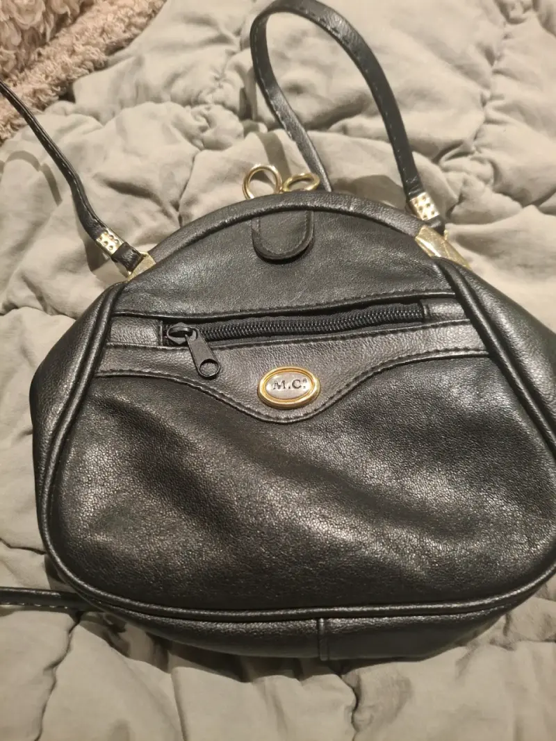 Bolso de cuero negro con cierre M.C. - 1