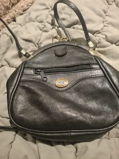 Bolso de cuero negro con cierre M.C. - miniatura 1