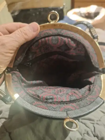 Bolso de cuero negro con cierre M.C. - miniatura 3