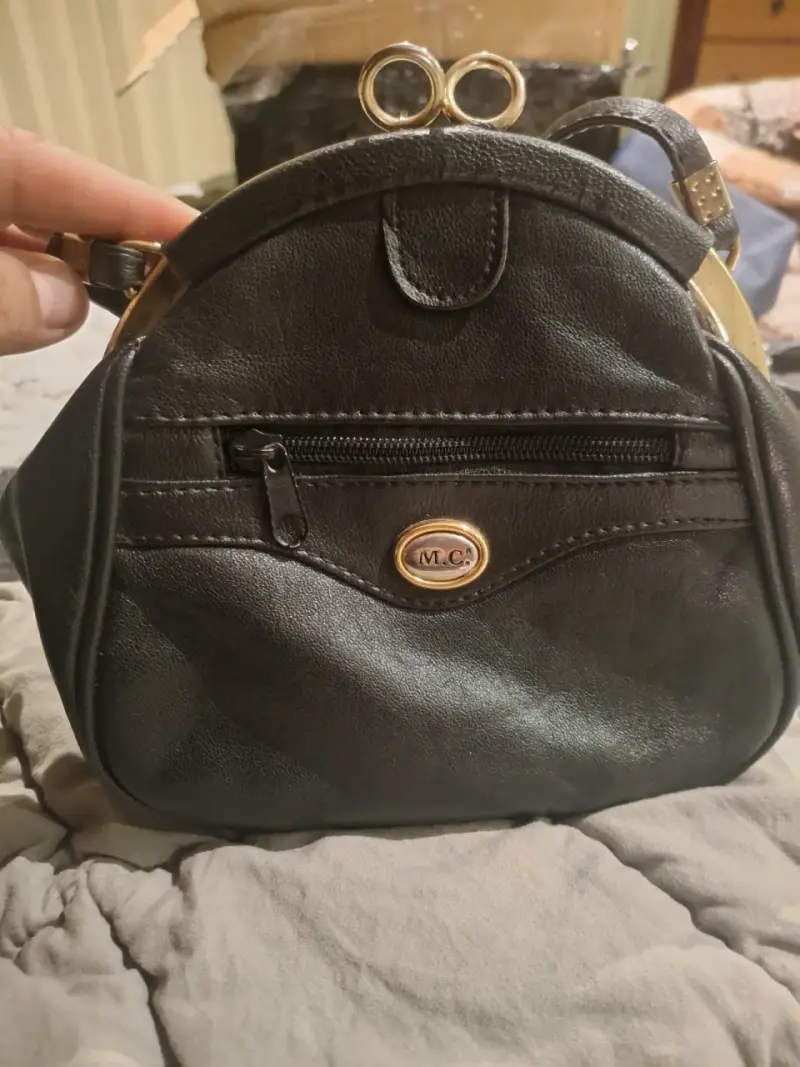 Bolso de cuero negro con cierre M.C. - 4