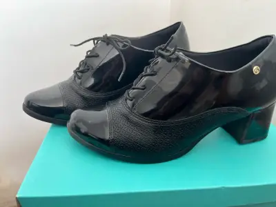 Zapatos de charol negros Piccadilly con taco - miniatura 2