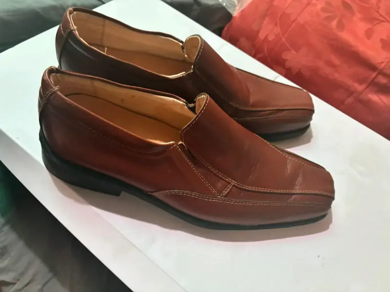 Zapatos de cuero marrón para hombre en buen estado - 2