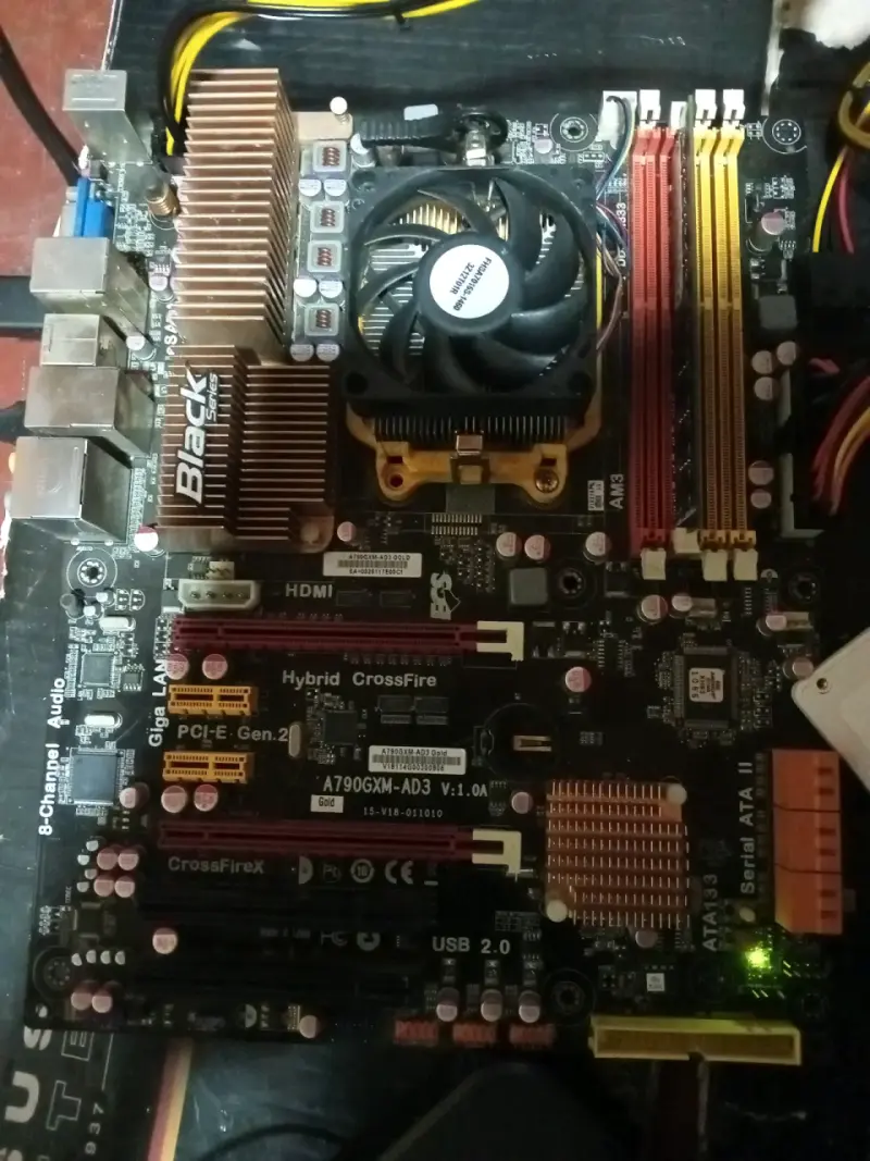 Placa madre Biostar A790GX-M3 + AMD Phenom II X6 - 1