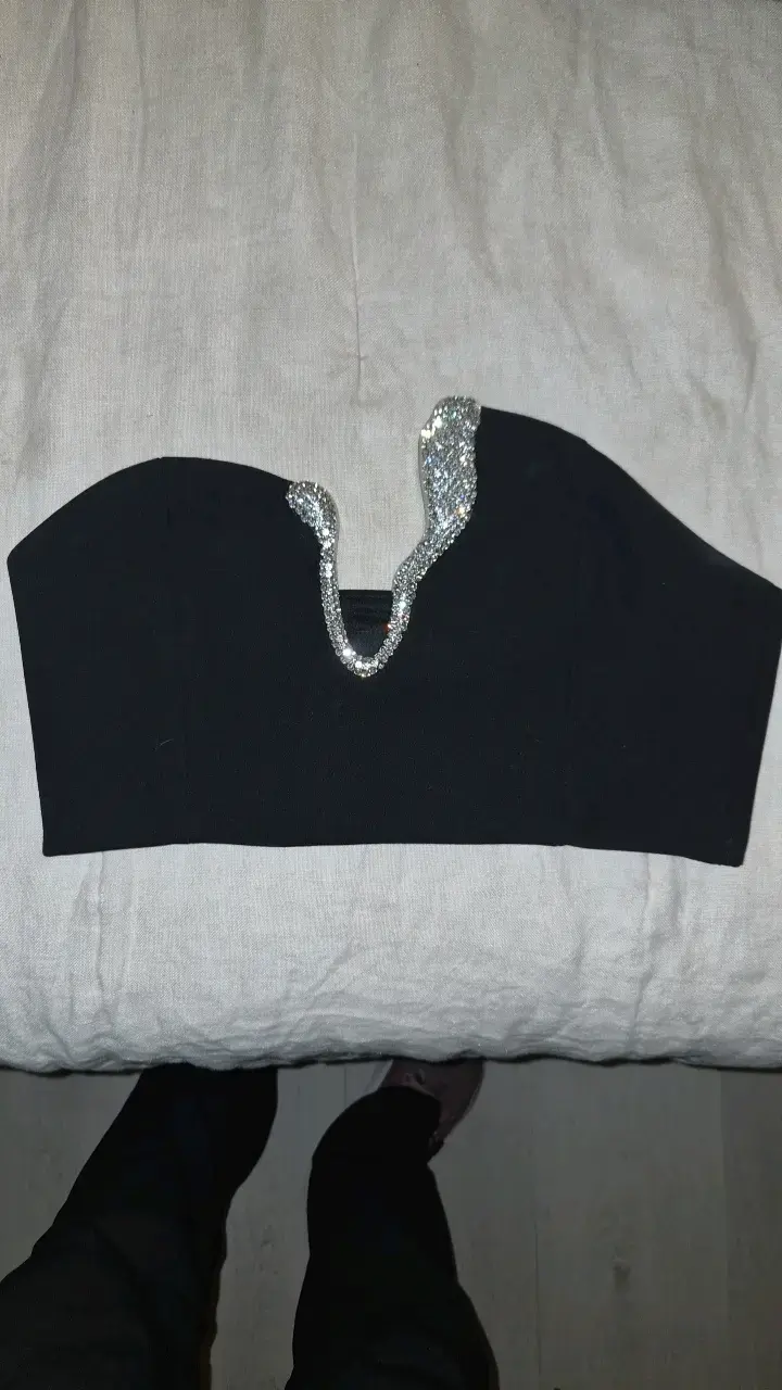 Top negro Zara con detalle brillante