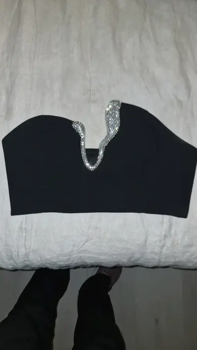Top negro Zara con detalle brillante - miniatura 1