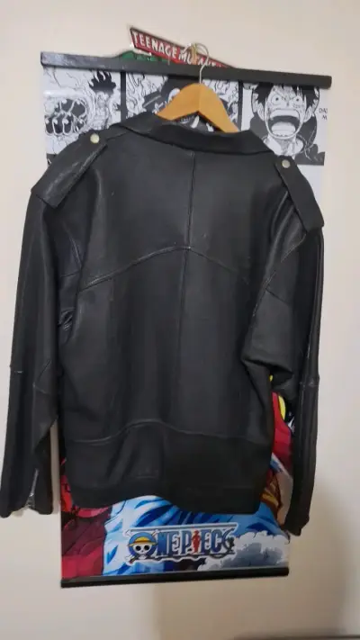 Chaqueta de cuero negra estilo motociclista - miniatura 2