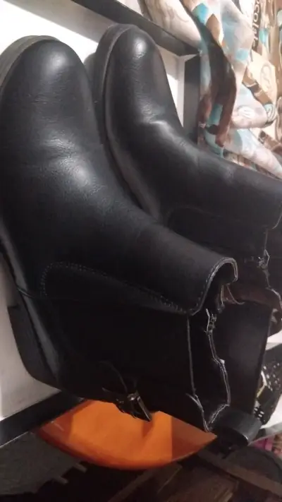 Botines de cuero negro con hebilla - miniatura 1