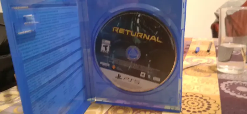 Juego PS5 Returnal en buen estado - 2