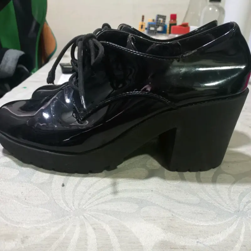 Zapatos de charol negro con plataforma para mujer - 2