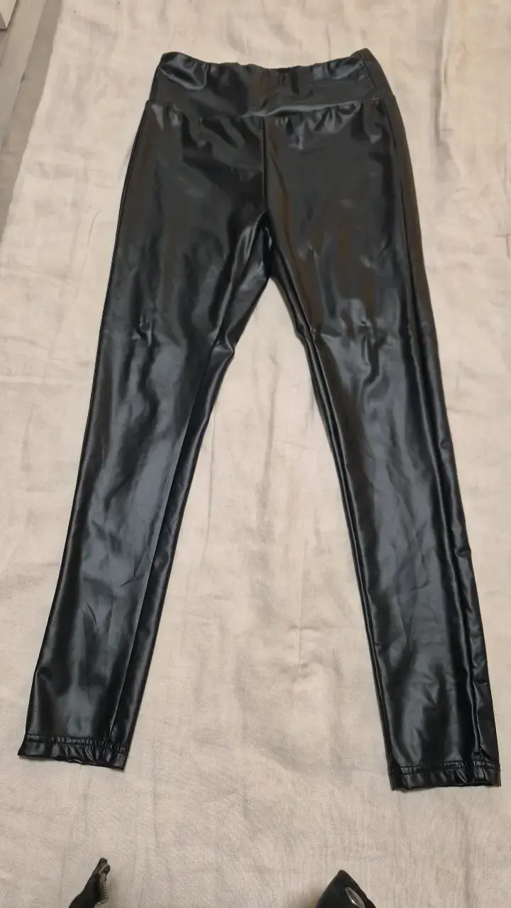 Leggings de cuero sintético negro para mujer