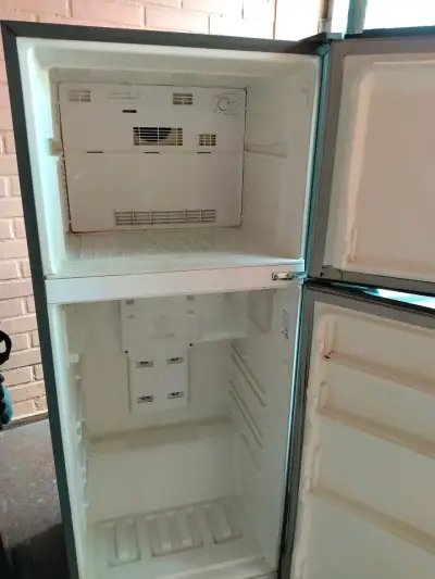 Refrigerador Mademsa de dos puertas en buen estado - miniatura 6